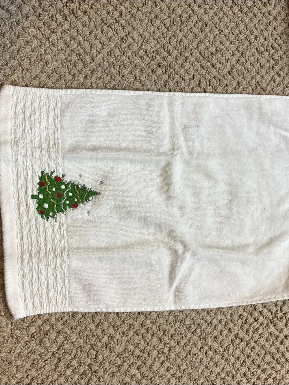 Lot of 6 Holiday Themed Towels Mixed Higher End Brands